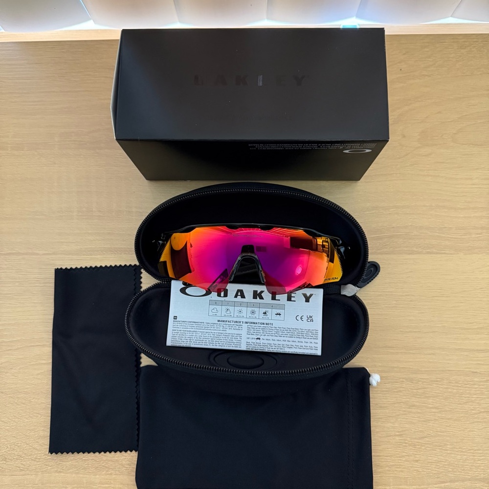 Oakley Radar EV Path Black Red New